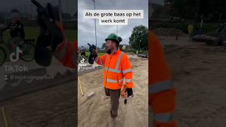 Als de baas onverwachts langs komt op het werk ! #stratenmaker #bestrating #wegenbouw