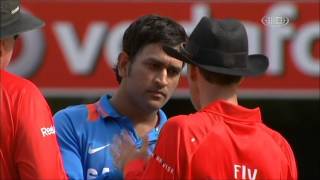 Mahendra singh Dhoni fight with Third Umpire Wrong Decision - M S Dhoni Rocks!!!