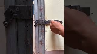 Very simple auto lock door latch - Homemade door latch self-lock #Shorts - shorts