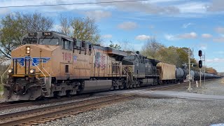 UP 7819 \u0026 NS 4037 lead a slow moving CSX K682 through Centerport (10/27/21) [4K60]