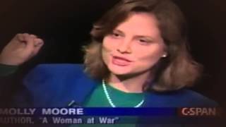 A Woman at War  Storming Kuwait with the U S  Marines   Gulf War Journalism 1993