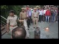 cop shows how to stop lpg gas cylinder fire