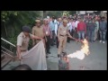 Cop Shows How to Stop LPG Gas Cylinder Fire