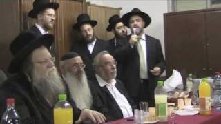 Cantor Yechezkel Klang Sings B'tzeith Israel