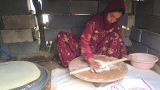 The daily life of Zahra and her daughters: baking local bread and preserving traditions🫓