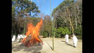 Yakuyoke Taisai Shono Shinji at Iwashimizu Hachimangu Shrine. Watch the flames up close.