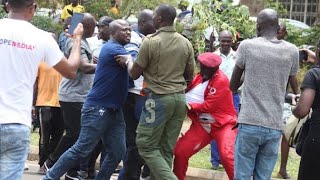 SEE WHAT RAILA'S HIGH TRAINED BODYGUARD DID TO RUTO'S GOON IN MACHAKOS WHEN BABA ARRIVED AZIMIO LIVE