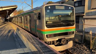 東海道線E231系1000番台U512編成が伊東行きとして大磯駅を発車するシーン