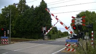 Spoorwegovergang Krabbendijke // Dutch railroad crossing