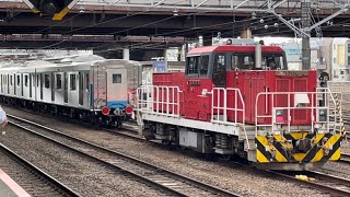 東急2020系2150編成にJR貨物HD300形6号機が複数回警笛を鳴らして連結するシーン（2022.5.24）八王子駅にて