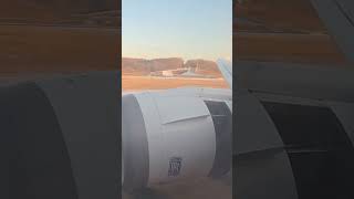 【エンジンがパカッ♪】B787-8 着陸後のエンジンの逆噴射（スラストリバーサー）