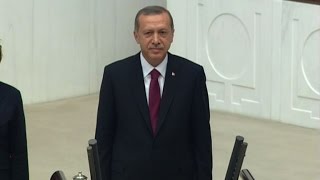 Erdogan jura como presidente de Turquía