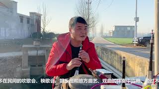 高价请来的唢呐团，帅气团长亲自演奏一段，乡亲们都说吹得好！