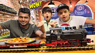Ye Toy Train to Must hai 😱 | Train Restaurant Gurgaon | Yaatri