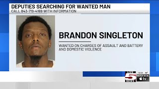 VIDEO: Berkeley County deputies search for man wanted on felony charges