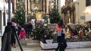 Familienmesse in der Basilika Frauenkirchen - Kinder suchen ihren Platz in der Kirche