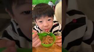 鍋燒麵好吃#Boy#foodie #littleboy #shorts#鍋燒意麵#kids