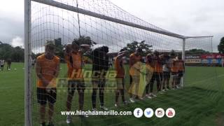 Pelotazos a jugadores de Barcelona en el entrenamiento