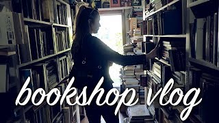 EXPLORING A USED BOOKSHOP | Vlog