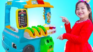 ¡Jannie Juega Camión de Comida! Comida Rapida de Juguete | Kids Food Cart Truck