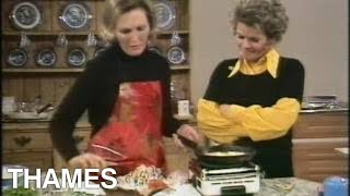 Mary Berry cooks chicken stroganoff | One ring cooking |1973