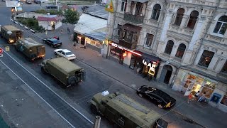 Военная колонна в центре Киева на Подоле