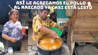 Así Le Agregamos El Pollo🐔Al Recado Para Se Sancoche Un Poco Se Ve Deli😋Ya Casi Está Listo🤗