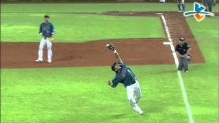 20130811 CPBL 猿VS犀牛 9下 郭永維美技接殺藍少白