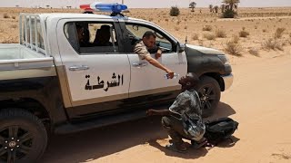 Libye : expulsés de Tunisie, le calvaire des migrants dans le désert