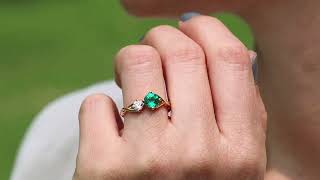 You and me ring with an emerald from Flamme en rose.