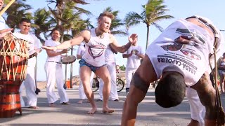 Jose Aldo vs Conor McGregor - Capoeira