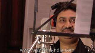 Kumar Sanu recording music for the movie Tum