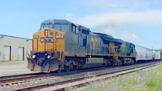 I got Csx 7851 leading!( Csx 5312 trailing!) 75 cars! 🇺🇸