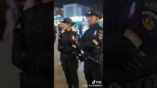 Ethnic family, beautiful Xinjiang policewoman