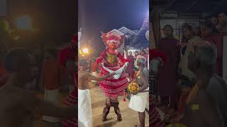 ഉയരത്തിൽ ചാടുന്ന കാരണവർ | Guru karanavar | Kooloth kshethram thalassery #theyyam