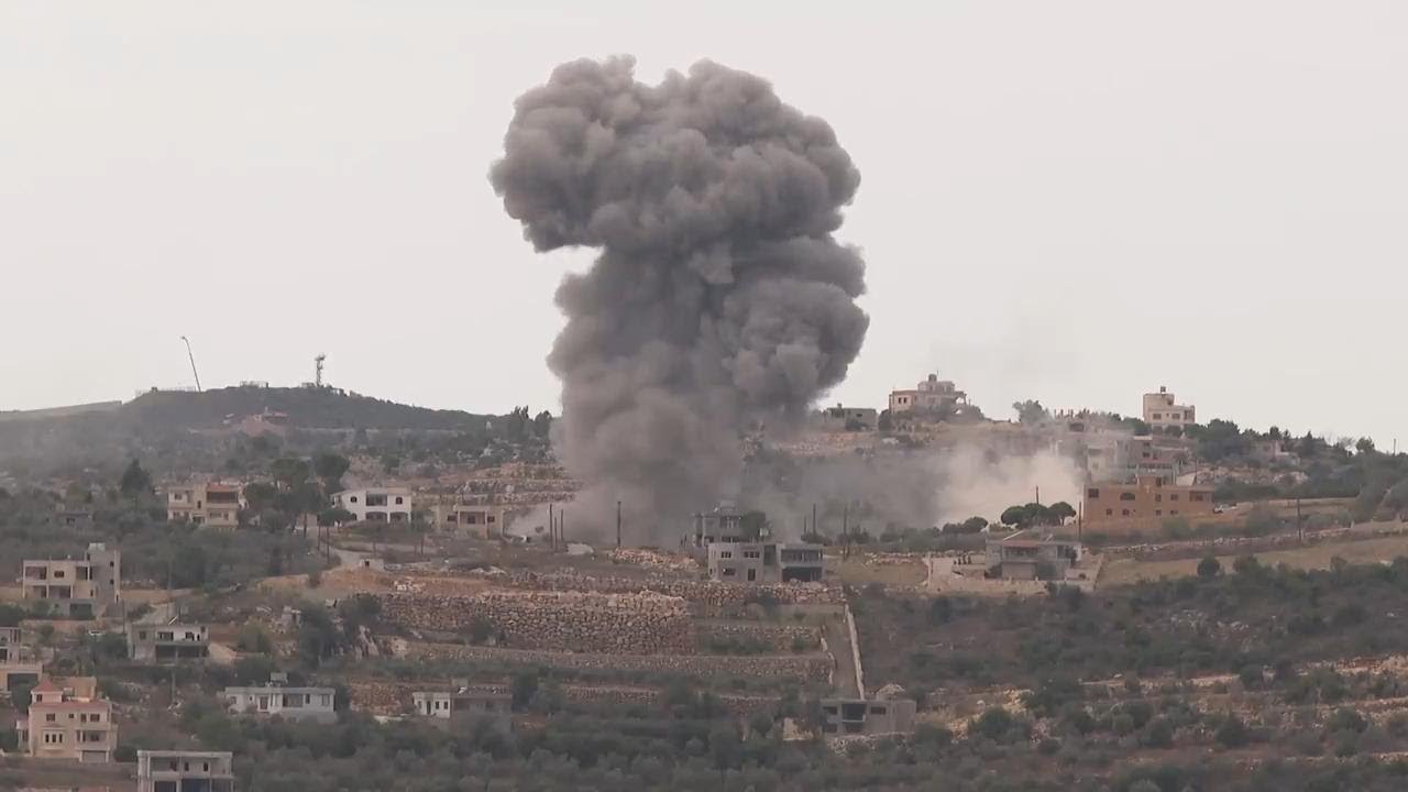 Israeli Military Carries Out Airstrikes Along Border With Lebanon - YouTube