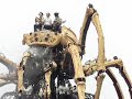 y150画像0418昼 11la machine（in yokohama）の歩みを正面から見る