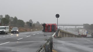 12/03/2019 FORTI RAFFICHE DI VENTO RIBALTANO CAMION SULLA A2 (SA-RC) video completo