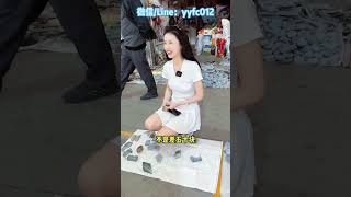 900的龙门你们喜欢吗？成功帮小哥哥完成愿望！！ #翡翠 #天然翡翠 #缅甸翡翠 #翡翠玉 #翡翠玉石 #翡翠吊坠 #翡翠吊墜 #翡翠掛件 #翡翠挂件 #缅甸玉