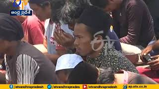 Muslims Pray for Strength | in Quake Hit Indonesian City