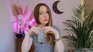 💕SHOULD YOU WAIT OR MOVE ON❓❓❓ / love tarot