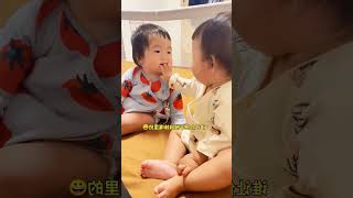 谁让你把手放妹妹嘴里的😀 #萌娃 #萌娃搞笑日常 #姐妹俩的日常生活 #搞笑 #cute #funny