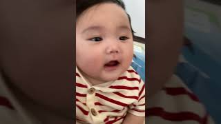 こちょこちょをママにされて爆笑する赤ちゃん👶