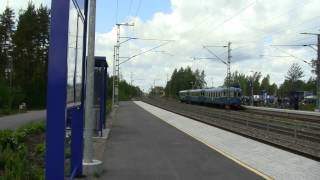 InterCity 73 ohittaa Uudenkylän. InterCity train 73 passes Uusikylä