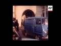 SYND 11 1 77 POLICE CONVOY LEAVING PARIS COURT, WITH RELEASED PALESTINIAN LEADER ABU DAOUD