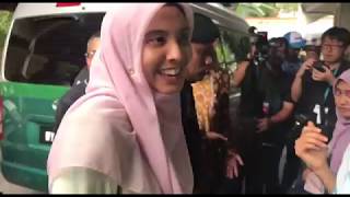 Nurul Izzah arrives home after Anwar's release