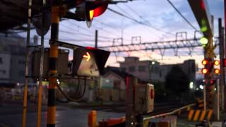 夕暮れの成増駅前踏切 (railroad crossing)