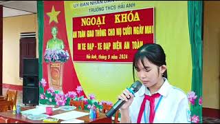 Học sinh THCS Hải Anh tuyên truyền quy tắc đi xe đạp, xe điện an toàn!