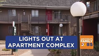 Residents at Phoenix apartment complex left in the dark