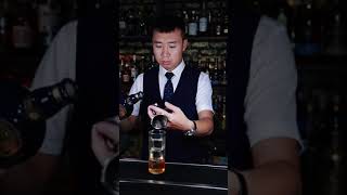 中式调酒师小猫 威士忌水割 #调酒师培训 #鸡尾酒 #调酒 Amazing Bartender Skill - Cocktails Skill